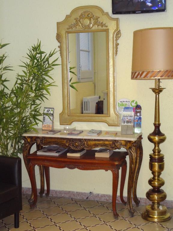 Hostal Sant Carlo Barcelona Exteriör bild